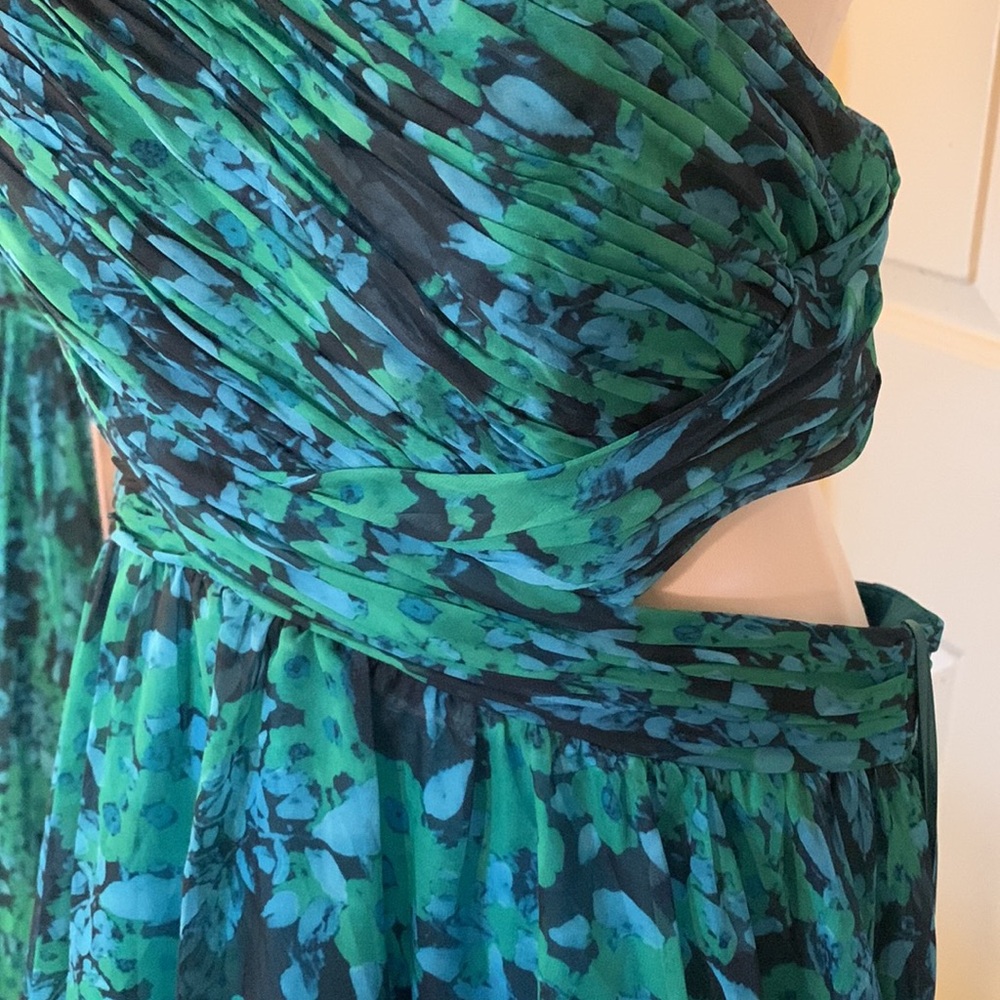 MAC DUGGAL
Green One Shoulder Ruffle Tiered Cut-Out Chiffon Gown - Picture 8 of 16
